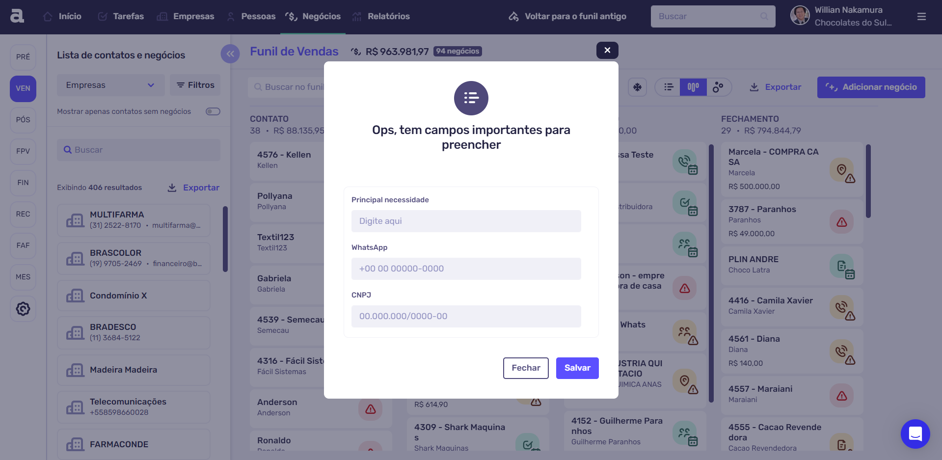 Tela do Agendor CRM exibindo o aviso "Ops, tem campos importantes para preencher" com campos obrigatórios de Principal necessidade, WhatsApp e CNPJ antes de avançar a etapa do funil